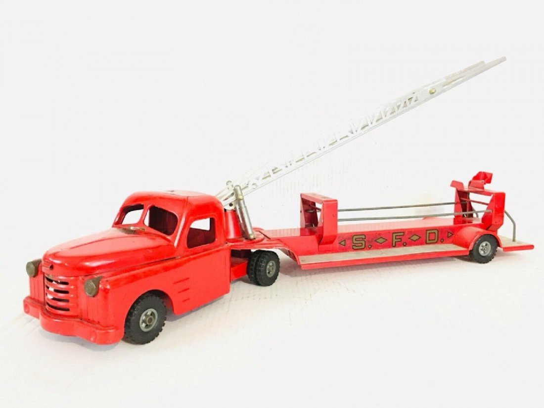 Structo Hydraulic Hook and Ladder Fire Toy Truck: Structo Hydraulic Hook and Ladder Fire Toy Truck. Pressed steel, ca. 1950