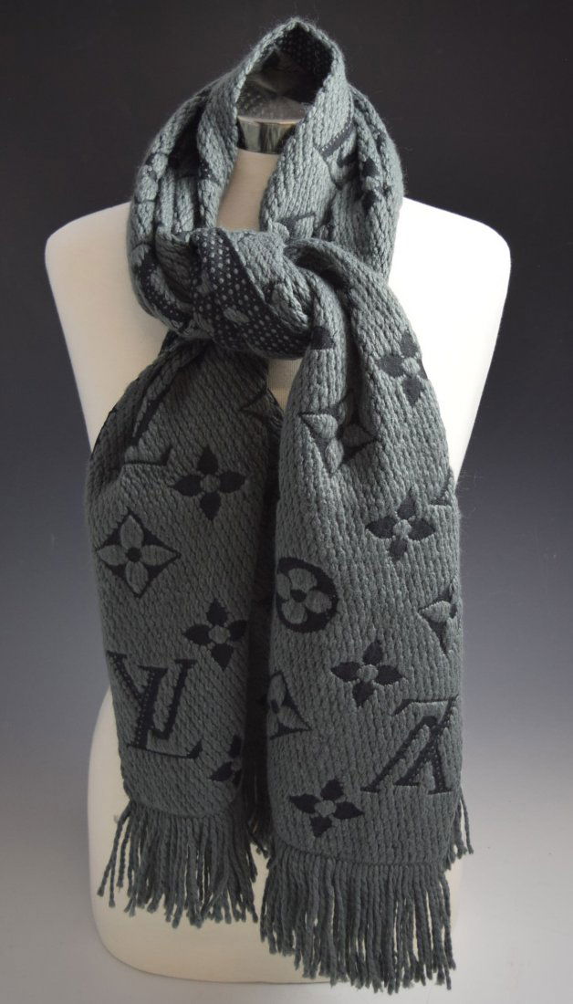 Louis Vuitton Scarf (1 of 2)