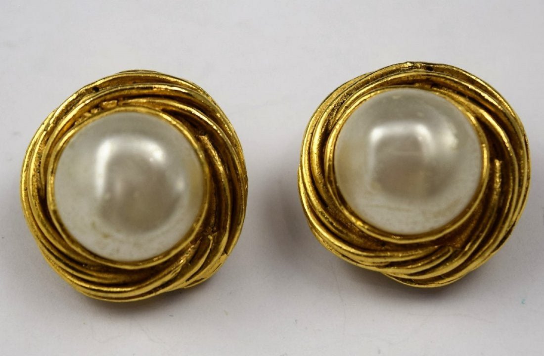 Vintage Chanel Earrings (1 of 2)