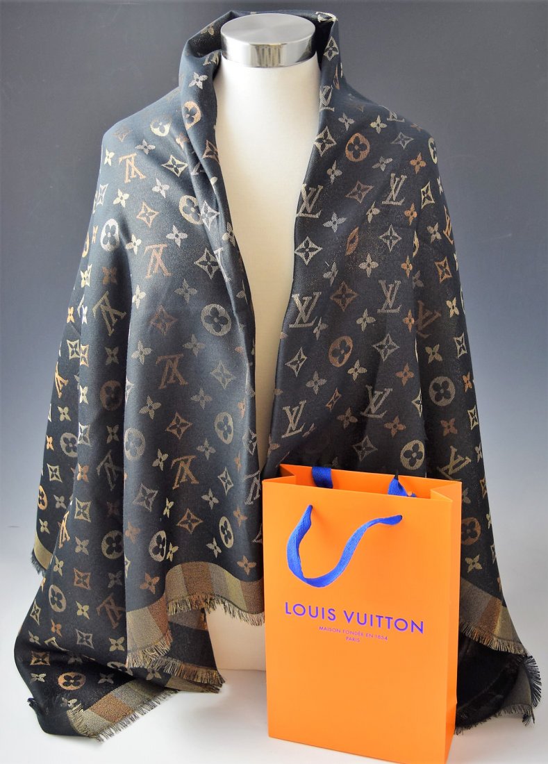 Louis Vuitton Shawl (1 of 3)