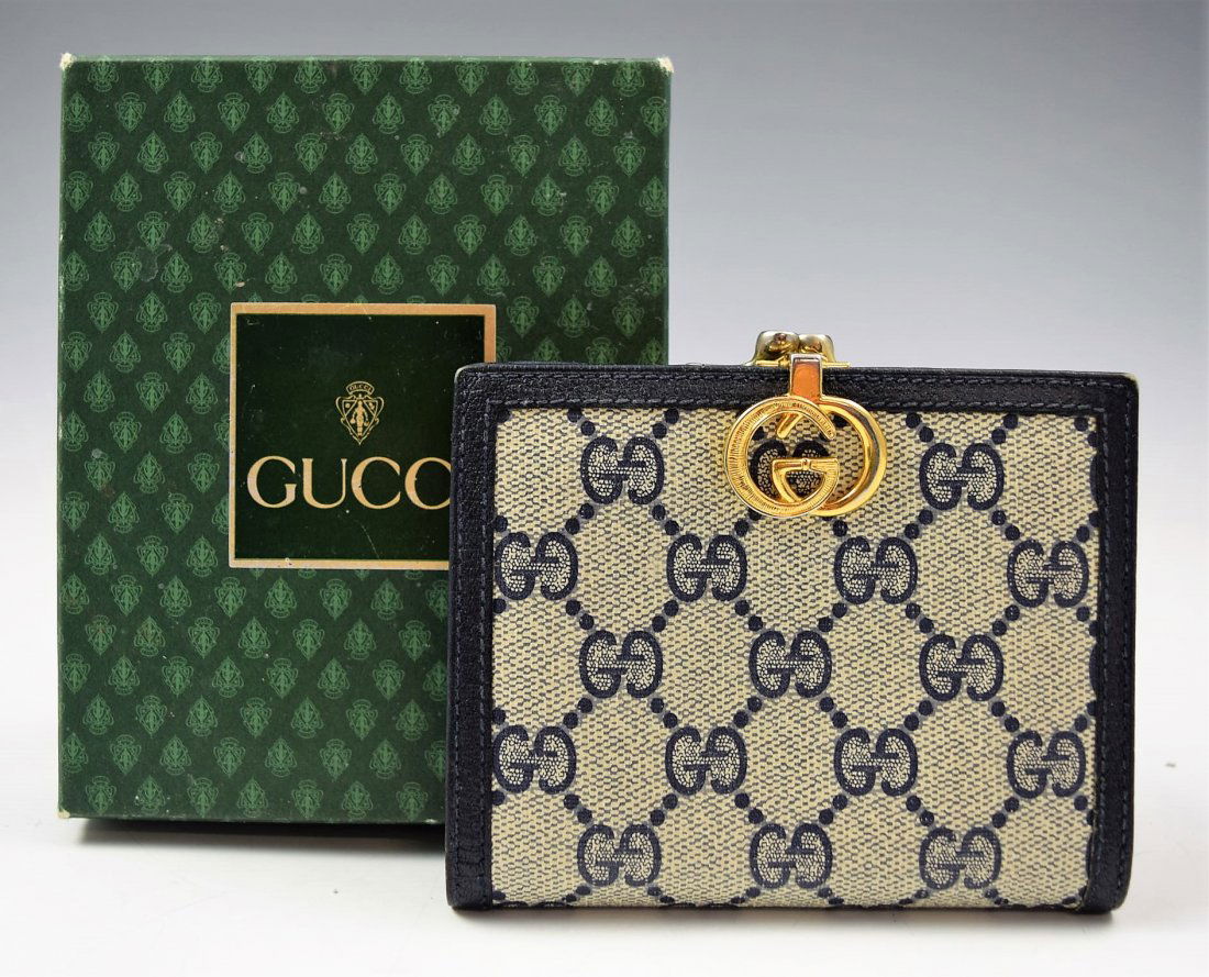 Vintage Gucci Wallet (1 of 4)
