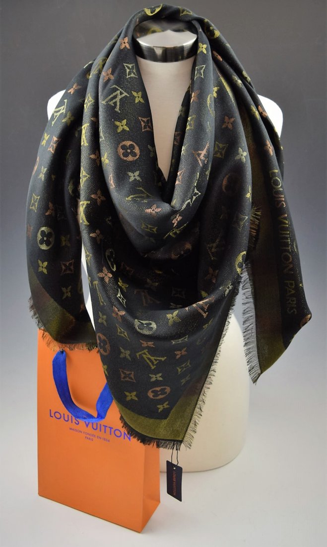 Louis Vuitton Shawl (1 of 4)