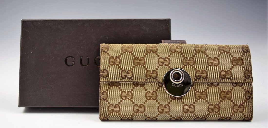 Vintage Gucci Wallet (1 of 3)