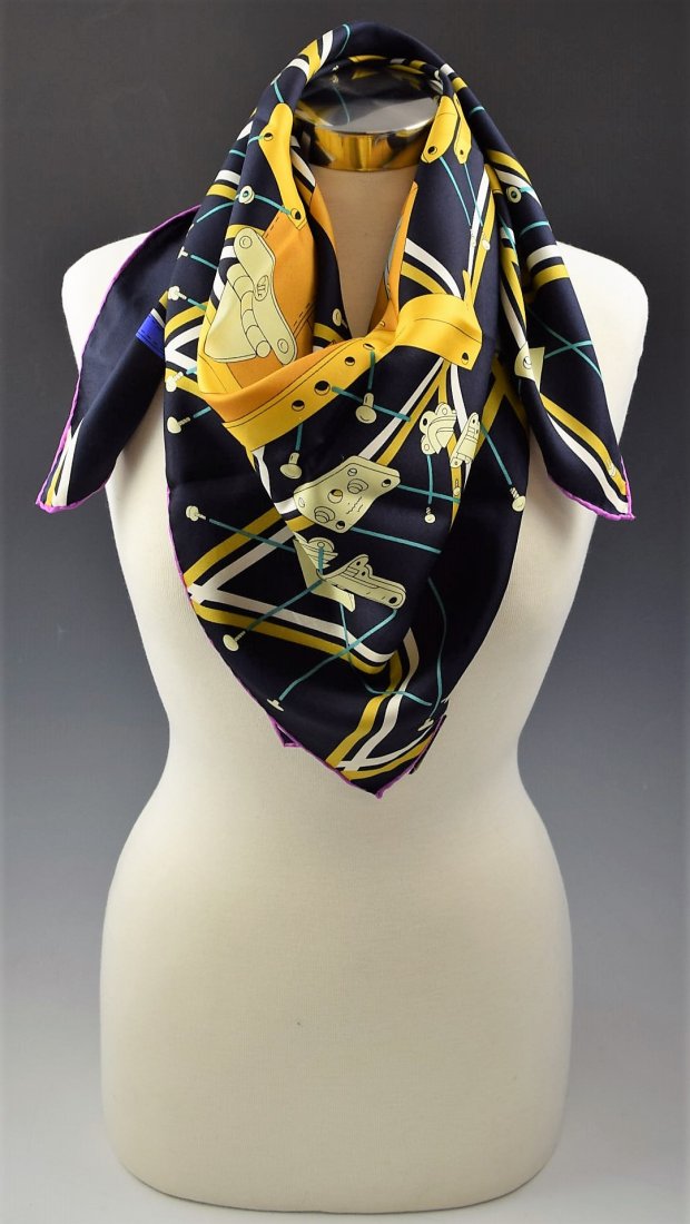 Louis Vuitton Scarf (1 of 3)