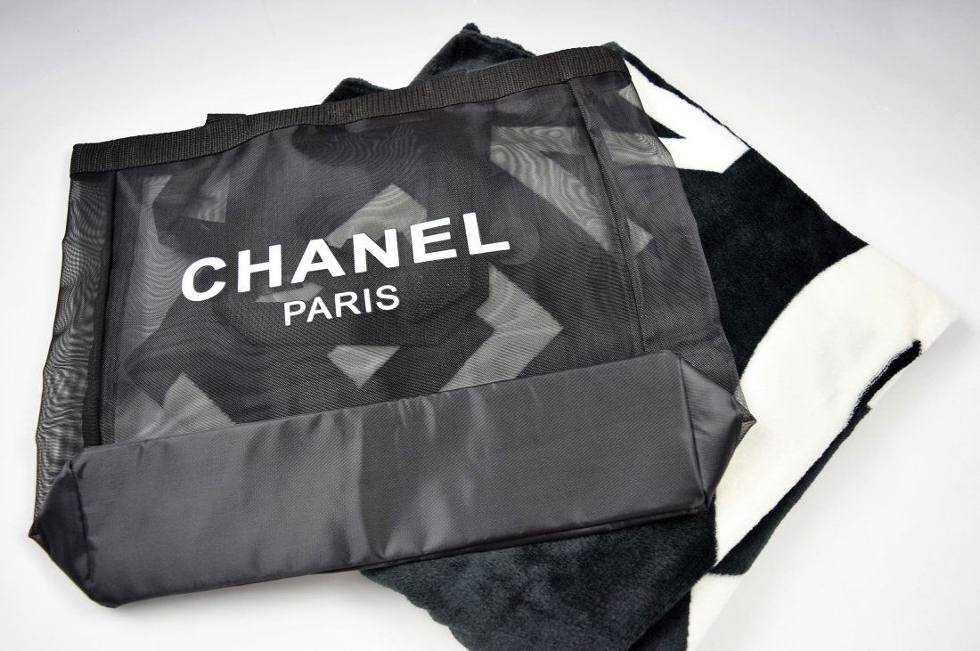 Chanel VIP Blanket & Tote (1 of 3)