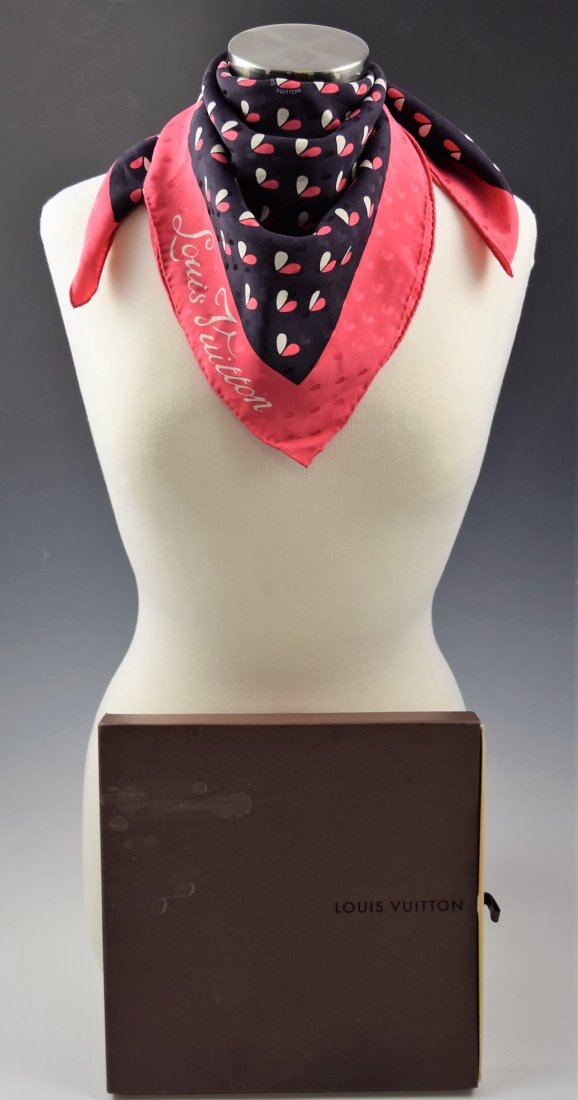 Louis Vuitton Scarf (1 of 4)