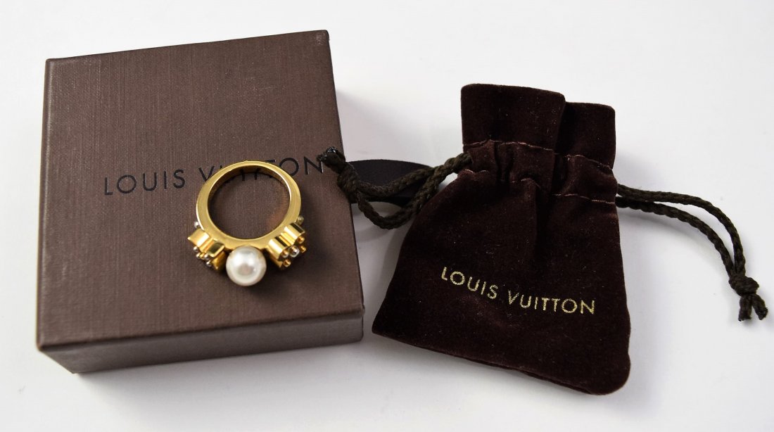 Louis Vuitton Ring (1 of 3)