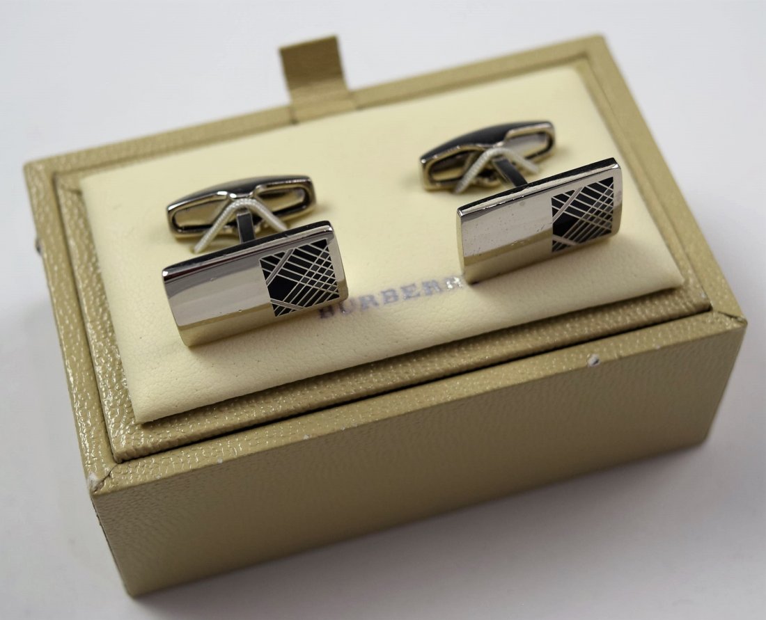 Burberry Cufflinks (1 of 2)