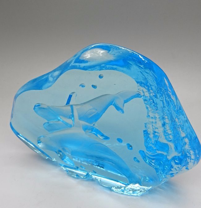 Robert Wyland Marine Whale Glass Sculpture: Measures: 6 inches A glass sculpture depicting two whales Signed by artist Robert Wyland in the lower right
