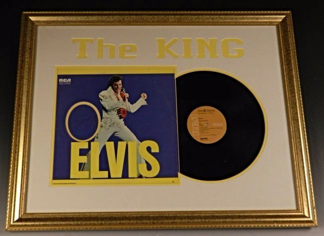 Elvis Presley Signed Album (1 of 4)