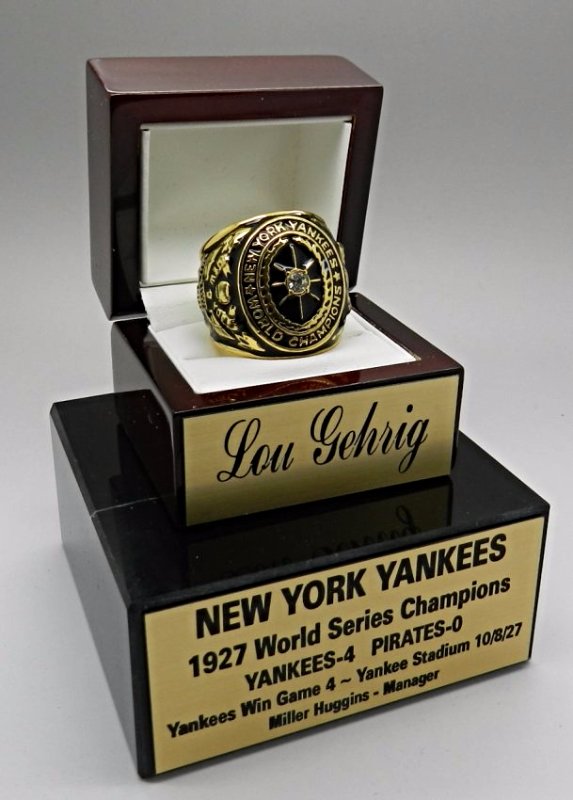 Lou Gehrig Yankees Collector's Ring: Lou Gehrig 1927 World Series collectors titanium and 18k plated gold ring with box