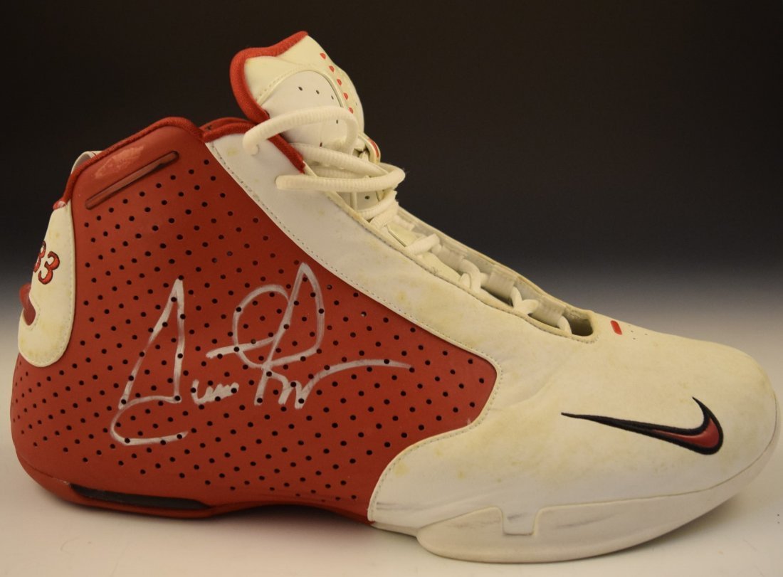 Scottie Pippen Signed Game Worn Shoe (1 of 6)