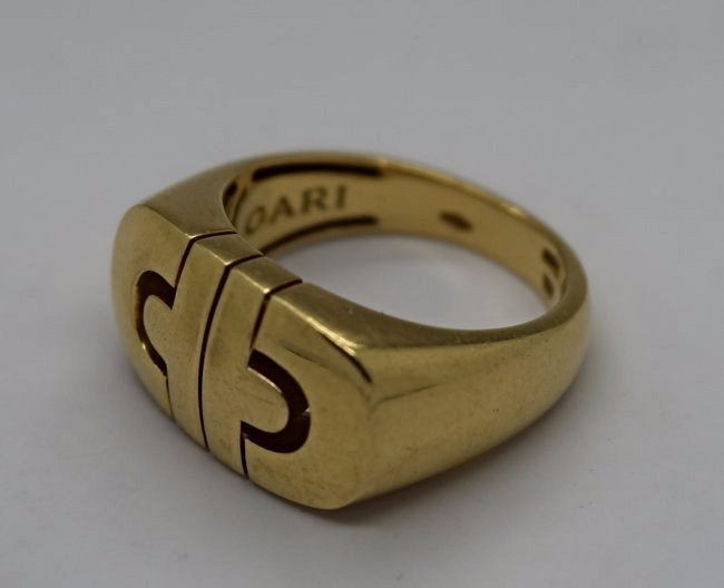 BVLGARI 18k Gold Ring: Bulgari (Bvlgari) issued 18k gold ring Stamped on inside Size: 6