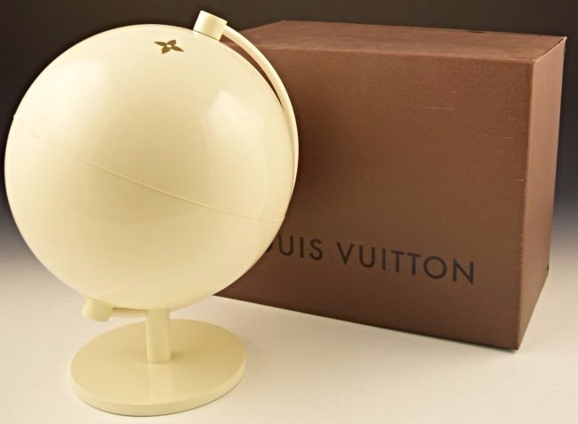 Louis Vuitton Displays (1 of 2)