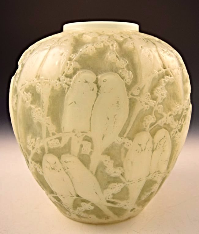 1919 Rene Lalique Perruches Vase (1 of 5)