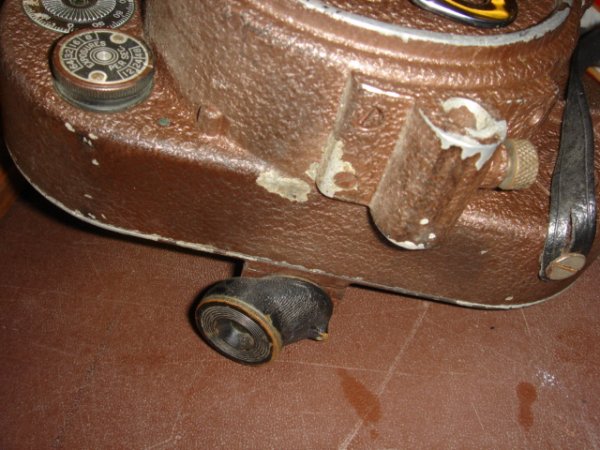 Bell and Howel 16 mm Movie Camera - 7