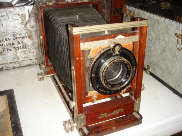 Vintage 4x5 wooden field camera - 2