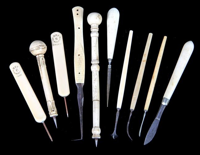 211. Assorted Bone and Ivory Lot: 211. Assorted Bone and Ivory Lot