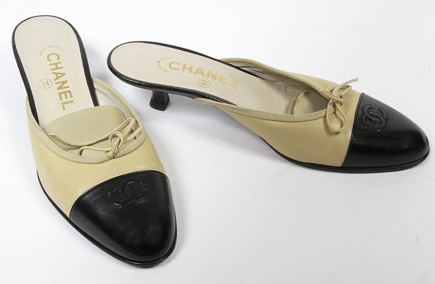 Chanel-Slip on leather pump heels, tan with black toes: Chanel-Slip on leather pump heels, tan with black toes with stitched logo, 37 1/2