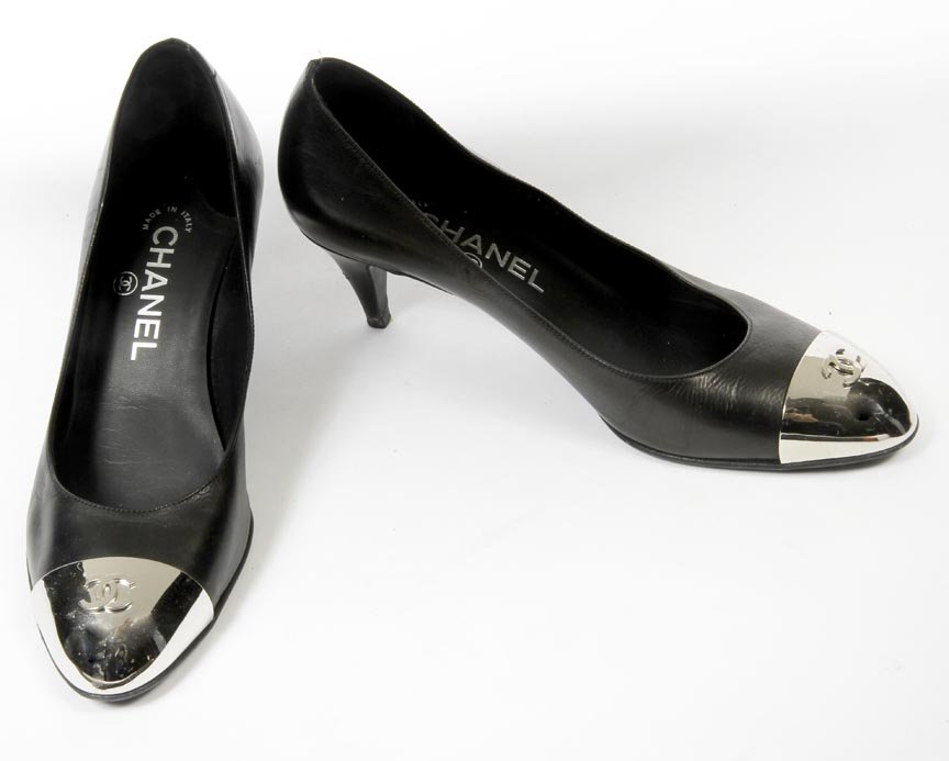 Chanel-Black leather heels with silver metal toes with: Chanel-Black leather heels with silver metal toes with logo, size 37 1/2
