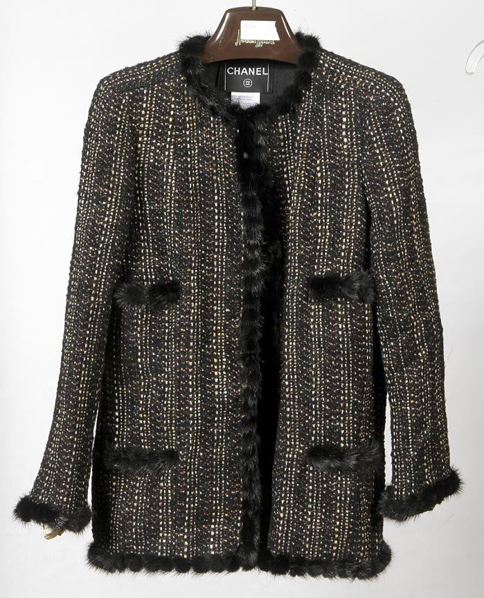 Chanel-Dark wool mixed jacket with mink collar and: Chanel-Dark wool mixed jacket with mink collar and trim, M2015 2003 autumnsize 34