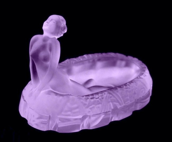 Art Deco Bohemian Alexandrite Glass Bowl Jewellery Box: It is breathtaking high quality satin finish frosted alexandrite glass sculpture in stylish art deco design. This Jewelry box was made from ORIGINAL molds that were used during the 1930's-1939's befor