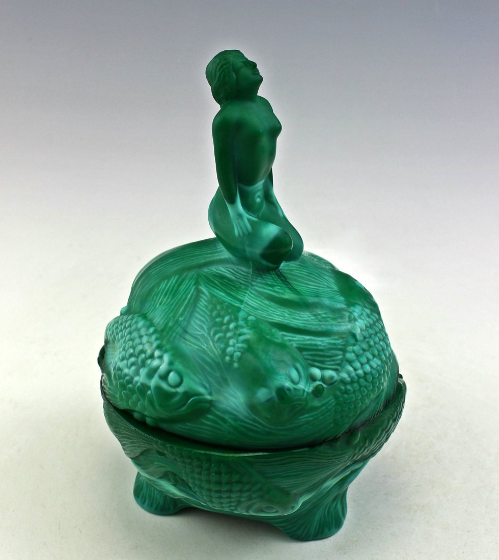 Art Deco Jade Mamachite Glass Bowl Jewellery Box 1930's: This piece is a great addition to collection or a great gift. Art Deco Bohemian Malachite Glass Bowl / Jewellery Box. Originally made by LALIQUE, this piece was made in Bohemia from the ORIGINAL Antiq