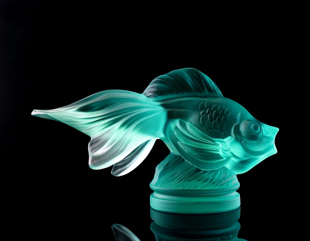 Glamorous Art Deco Glass ' Fish ' Sculpture: This piece is a great addition to collection or a great gift. Timeless design - Top Qality Art Deco Glass ' Gold Fish' Sculpture. This Sculpture was originally made by LALIQUE, this piece was made in 