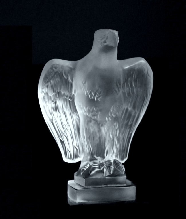 Art Deco 1930' Glass Figurine Hood Ornament: This piece is a great addition to collection or a great gift. Timeless design - Top Qality Art Deco Glass Car Mascot ' Eagle ' Hood Ornament Emblem Figurine for Classic, old, veteran car. This car mas