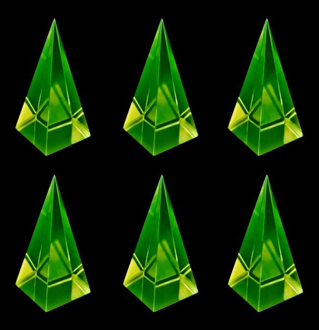 CZECH YELLOW URANIUM VASELINE GLASS PYRAMIDS PAPERWEIGS (1 of 1)