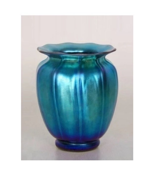 Glamorous Steuben Art Glass Vase (1 of 3)