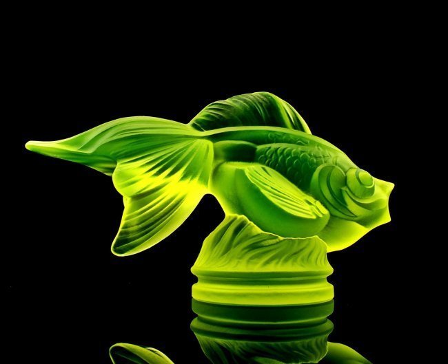 France Art Deco 1930' Vaseline Uranium Glass ' Fish ' Figurine: This piece is a great addition to collection or a great gift. Timeless design - Top Qality Art Deco Glass ' Gold Fish' Sculpture. This Sculpture was originally made by LALIQUE, this piece was made in 