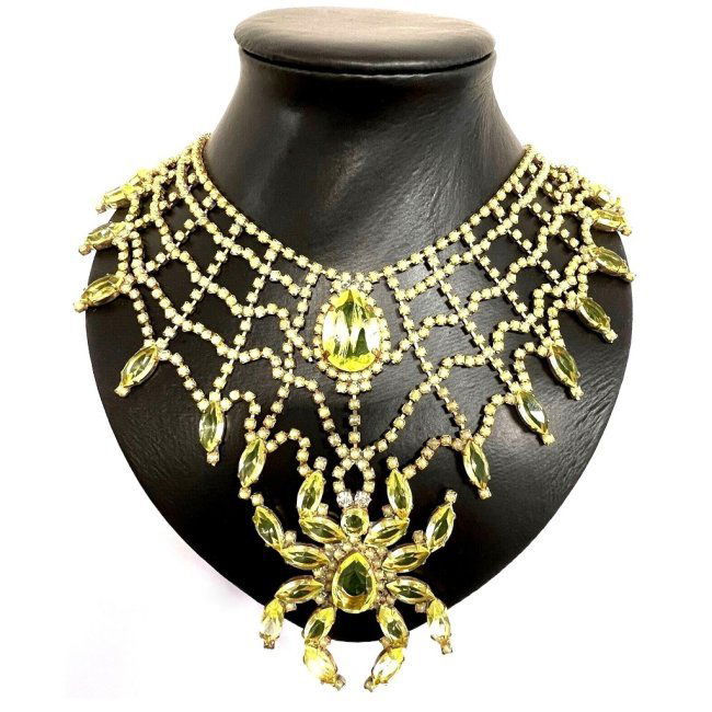 Art Deco Vaseline Uranium Glass Vintage Necklace Spider: Really nice piece that glows beautifully under UV light. All the stones in this necklace are from uranium glass. Made in Czechoslovakia. Dimensions: Measures 17 1/2" including extender and clasp. Adju