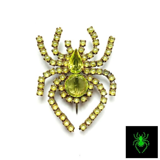 Vintage Vaseline Uranium Glass Vintage Brooch Pin (1 of 4)