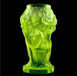 Art Deco Uranium Glass Vase 1930' H.Hoffmann by Lalique ( No reserve price ): This piece is a great addition to collection or a great gift. Timeless design - Top Qality Art Deco Vaseline Uranium Glass Vase. This vase was originally made by LALIQUE. This piece was made in Bohemi