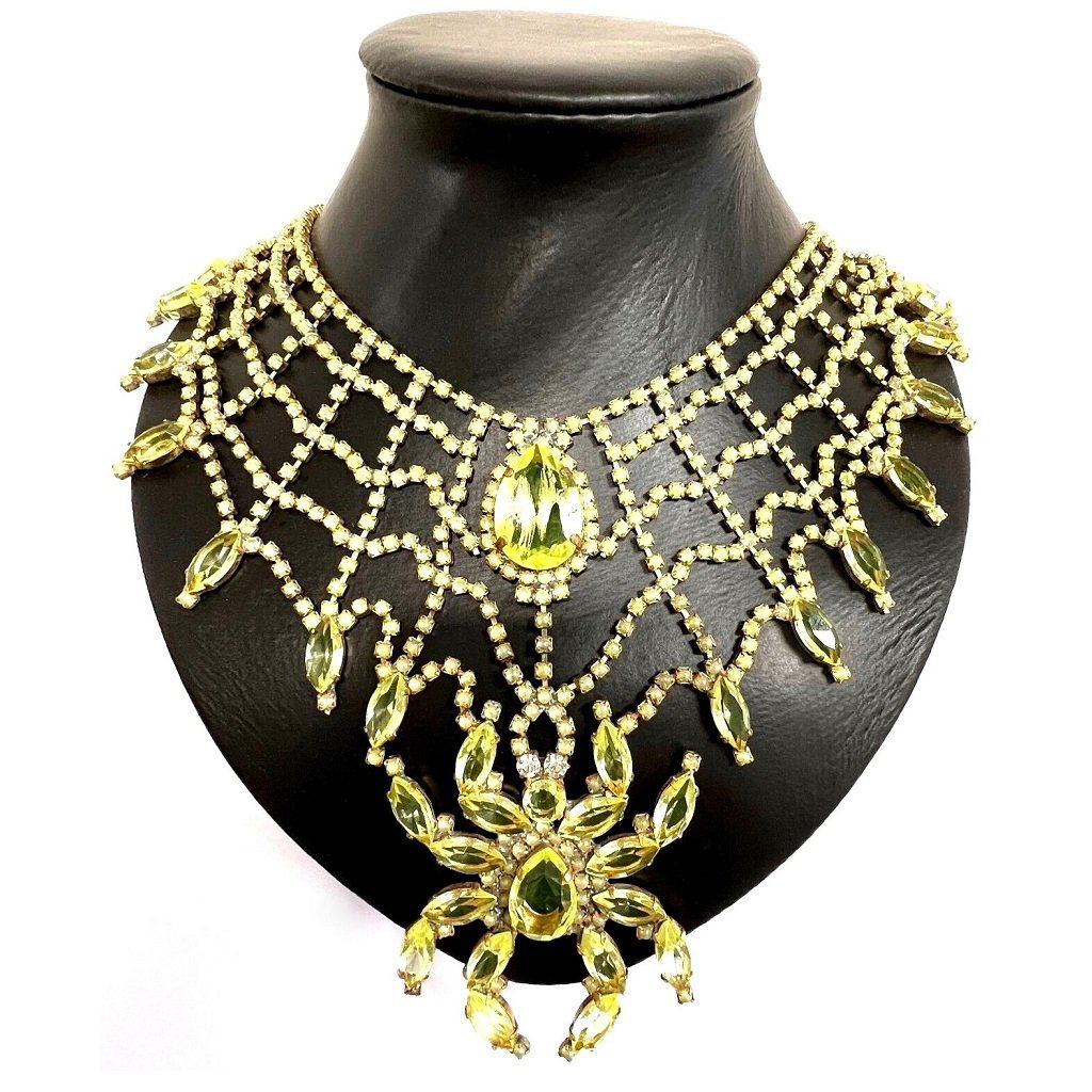 Art Deco Vaseline Uranium Glass Vintage Necklace Spider: Really nice piece that glows beautifully under UV light. All the stones in this necklace are from uranium glass. Made in Czechoslovakia. Dimensions: Measures 17 1/2" including extender and clasp. Adju