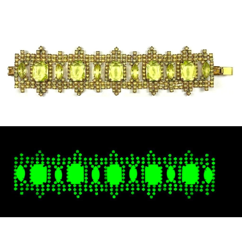 Art Deco Vintage Bracelet Vaseline Uranium Glass: Really nice piece that glows beautifully under UV light.All the stones in this bracelet are from uranium glass.Made in Czechoslovakia. Dimensions: Length 7 '', Width 1 3/4 ''. Fast delivery time world