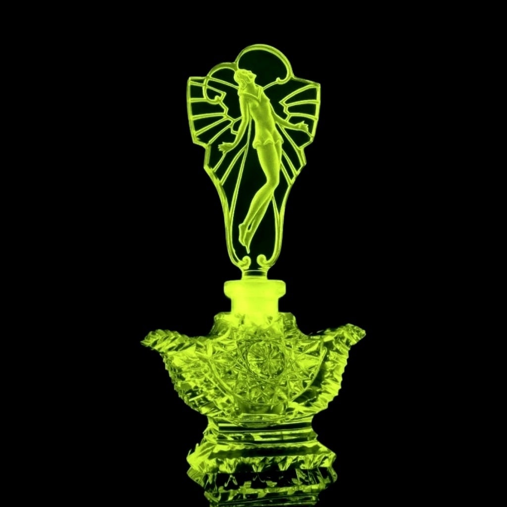 Glamorous Art Deco Vaseline Uranium Glass Collectible Perfume Bottle 1930' H.Hoffmann: Very beautiful decoration,this piece is a great addition to collection or agreat gift. It is breathtaking high quality satin finish glass in stylish Art Deco French design. Really nice piece that glow