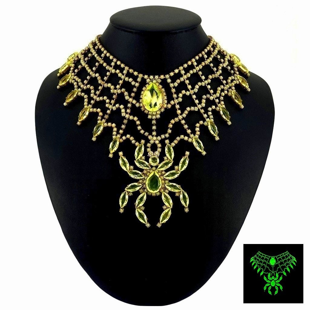 Art Deco Vaseline Uranium Glass Vintage Necklace Spider: Really nice piece that glows beautifully under UV light. All the stones in this necklace are from uranium glass. Made in Czechoslovakia. Dimensions: Measures 17 1/2" including extender and clasp. Adju