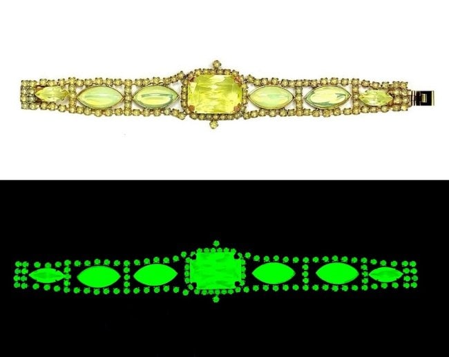 Art Deco Vintage Bracelet Vaseline Uranium Glass: Really nice piece that glows beautifully under UV light. All the stones in this bracelet are from uranium glass. Made in Czechoslovakia. Length 7 1/2 '', Width 1 1/4 ''. Delivery time worldwide: 2-4 d