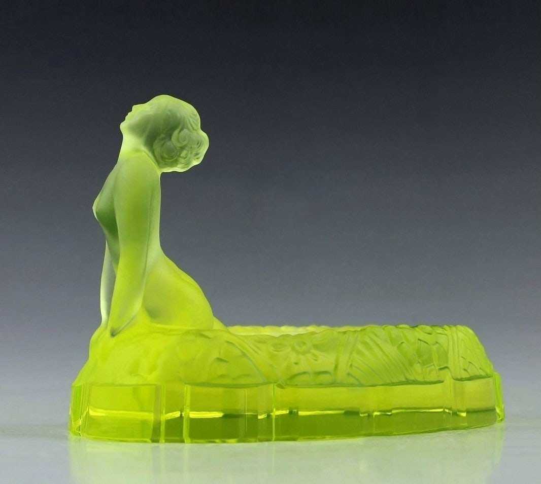 Art Deco Jewellery Bowl Vaseline Uranium Glass 1930' H.Hoffmann by Lalique: Top Quality Art Deco Yellow Vaseline Uranium Glass Bowl. This piece was made in Bohemia from ORIGINAL antique vintage molds that were used during the 1930's - 1939's. It is breathtaking high quality s