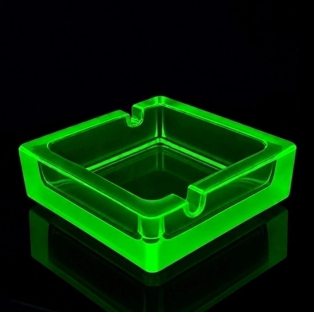 Czech Yellow Vaseline Uranium Glass Ashtray (1 of 2)
