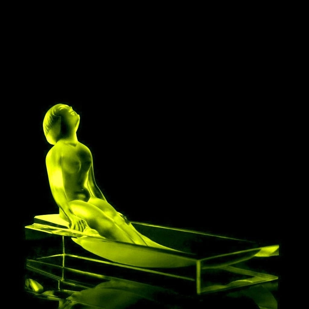 Art Deco Vaseline Uranium Glass Large Jewelry Bowl Box 1930' H.Hoffmann: Art Deco Vaseline Uranium Glass Bowl. A truly beautiful piece that glows wonderfully under UV light. This bowl was made in Bohemia using original antique molds from the 1930s. It features breathtaking