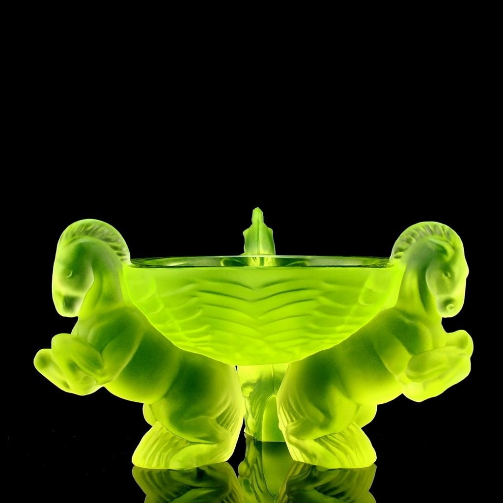Art Deco Bowl Bohemian Uranium Glass 1930' H.Hoffmann: Art Deco uranium glass bowl. Designed by H. Hoffmann, it was produced using original antique molds from the 1930–1939 era. The bowl glows brilliantly under UV light, showing the unmistakable charm o