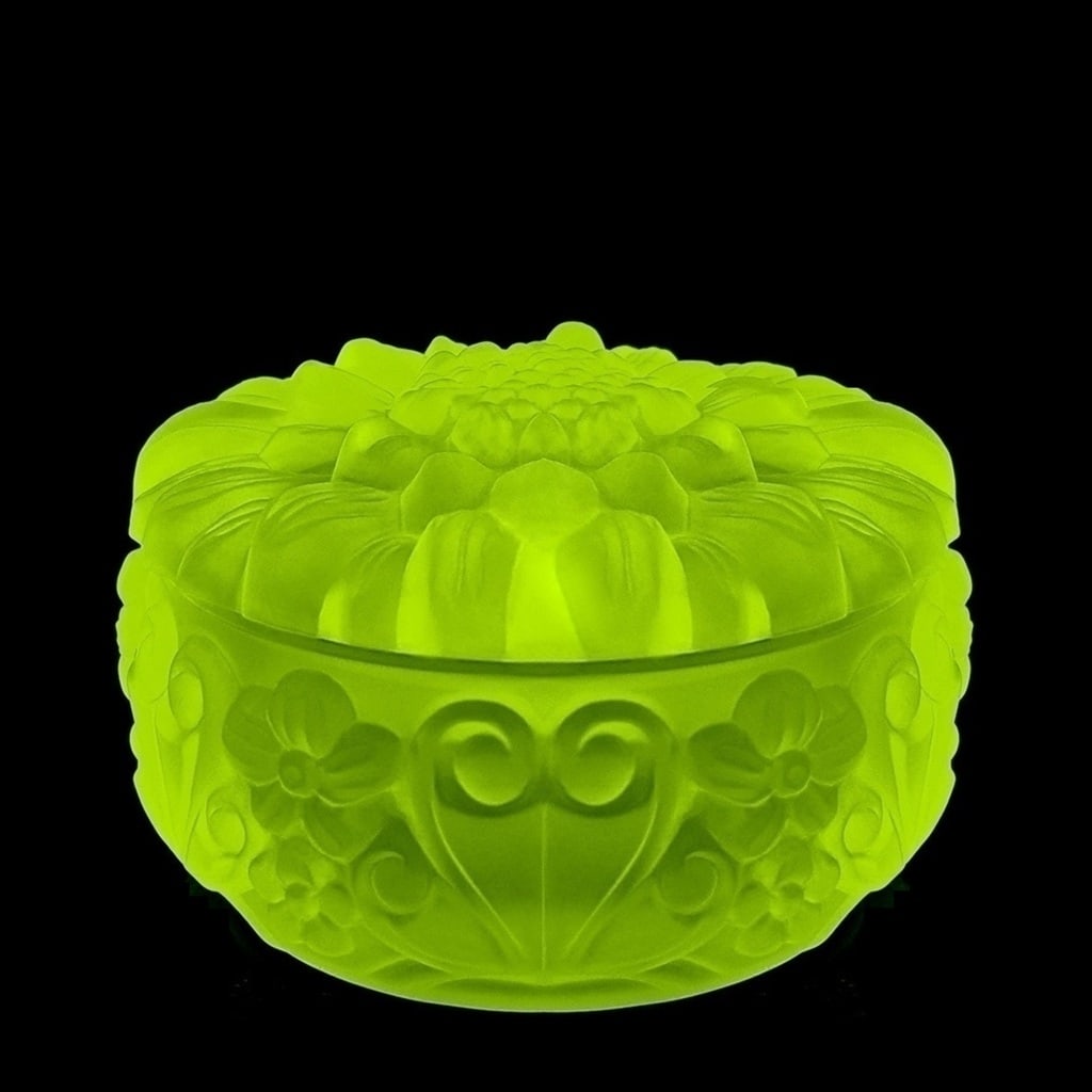 French Art Deco Vaseline Uranium Glass Jewelry Box 1930' H.Hoffmann: Jewelry Box - Vaseline Uranium Glass - excellent color and detail. Really nice piece that glows beautifully under uv light. This piece was made in Bohemia from ORIGINAL antique vintage molds that were