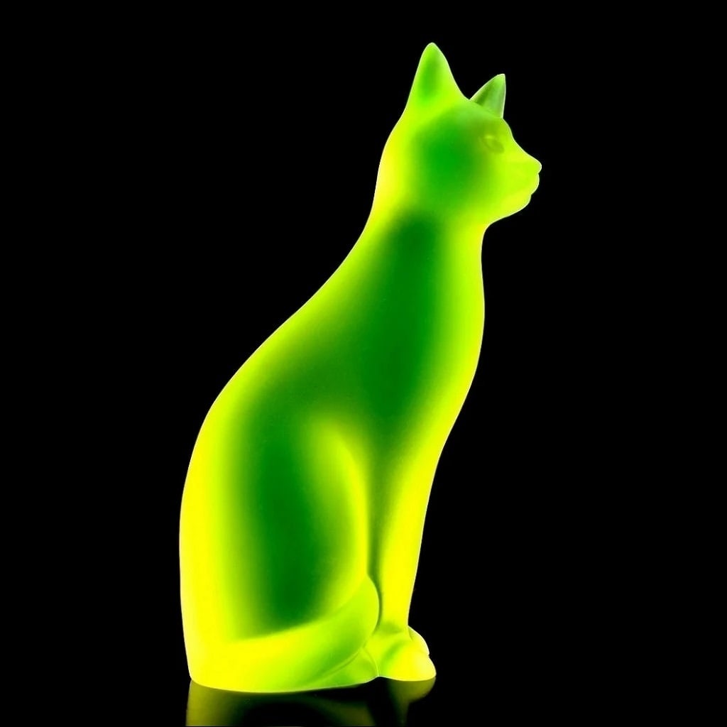 Art Deco Cat Figurine Bohemian Uranium Glass 1930' H.Hoffmann: Cat Figurine Uranium Glass. Really nice piece that glows beautifully under uv light. This piece was made in Bohemia from the ORIGINAL antique vintage molds that was used back in 1930's. It is BREATHTA