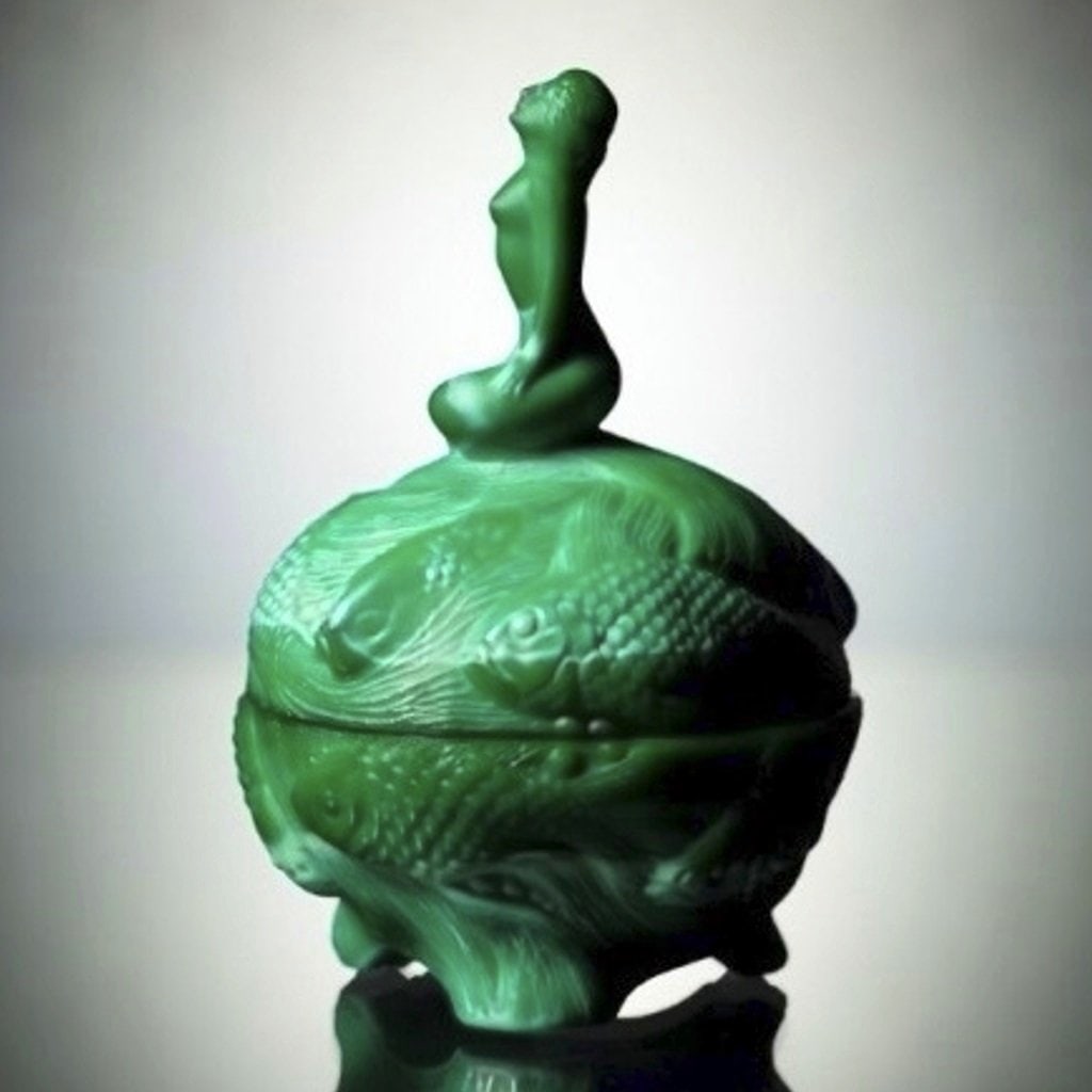 Art Deco Bohemian Jade Jewellery Box 1930' H.Hoffmann: This piece is a great addition to collection or a great gift. Timeless design - Top Qality Art Deco Glass Bowl,Jewellery Box . This piece was made in Bohemia from the ORIGINAL antique vintage molds th