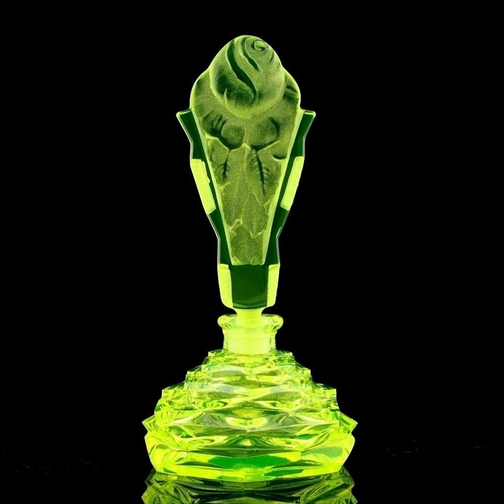 Glamorous Art Deco Vaseline Uranium Glass Collectible Perfume Bottle 1930' H.Hoffmann: Very beautiful decoration,this piece is a great addition to collection or agreat gift. It is breathtaking high quality satin finish glass in stylish Art Deco French design. Really nice piece that glow
