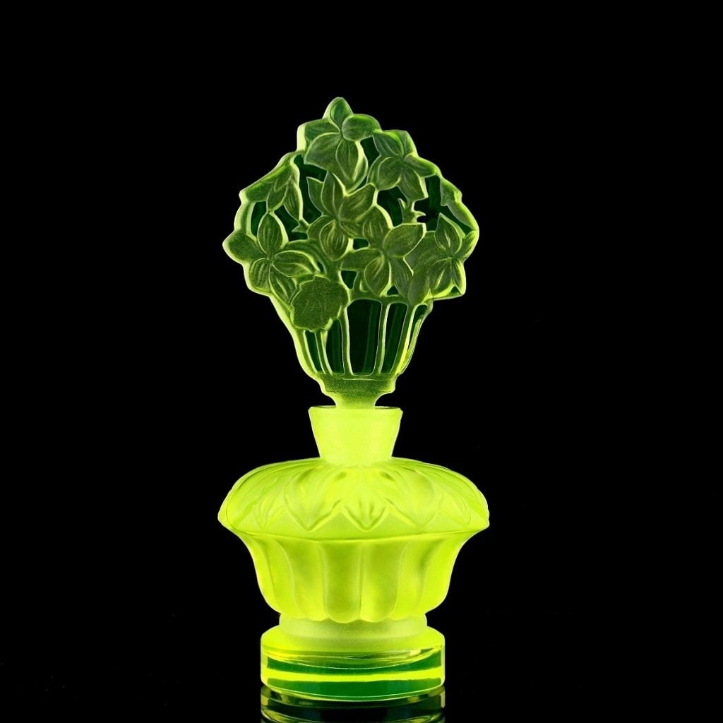 Glamorous Art Deco Vaseline Uranium Glass Collectible Perfume Bottle 1930' H.Hoffmann: Very beautiful decoration,this piece is a great addition to collection or agreat gift. It is breathtaking high quality satin finish glass in stylish Art Deco French design. Really nice piece that glow