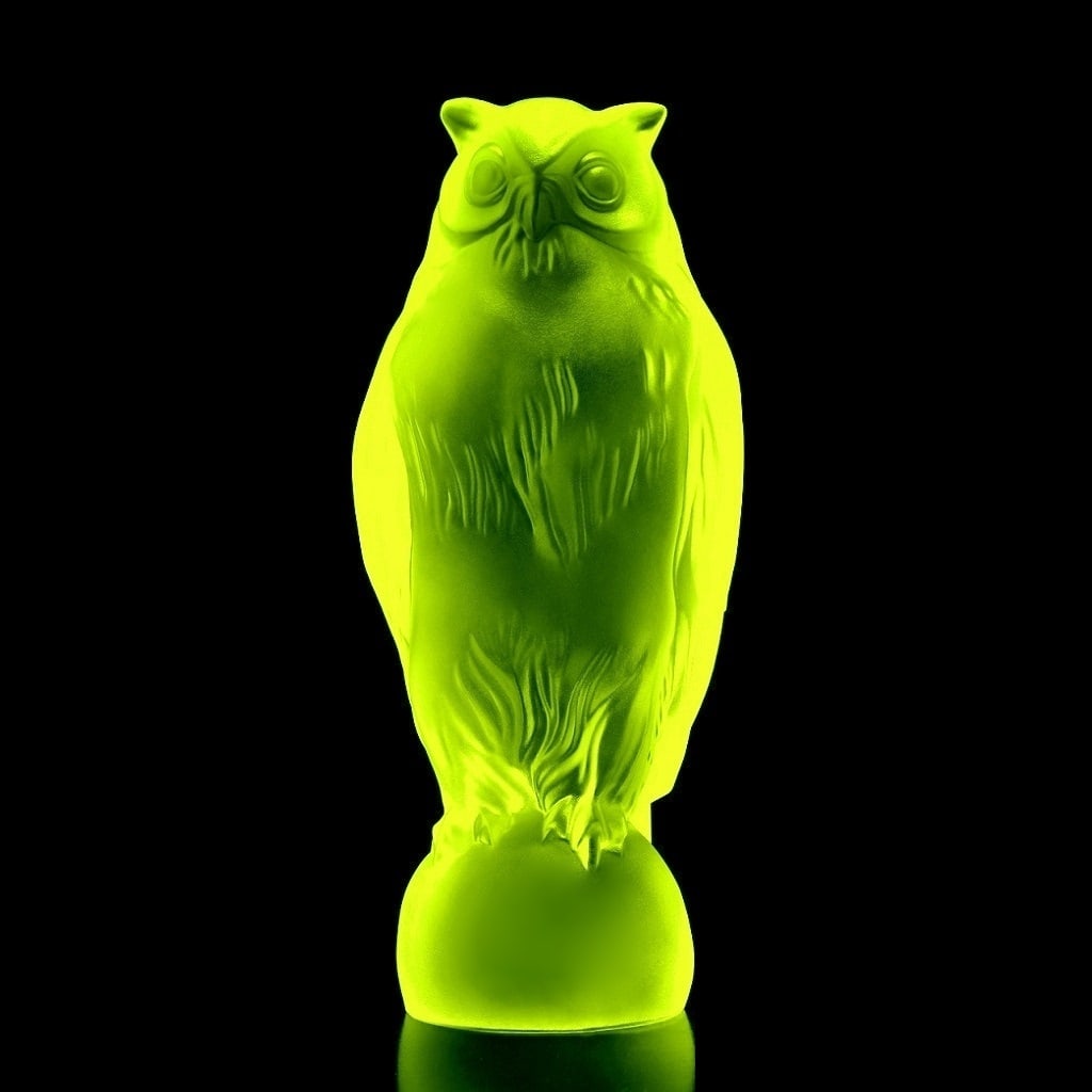 Glamorous Art Deco ' Owl ' Vaseline Uranium Glass Sculpture 1930' H.Hoffmann: This piece is a great addition to collection or a great gift. Top Qality Art Deco Vaseline Uranium Glass Sculpture. This piece was made in Bohemia from the ORIGINAL vintage Antique molds that was used